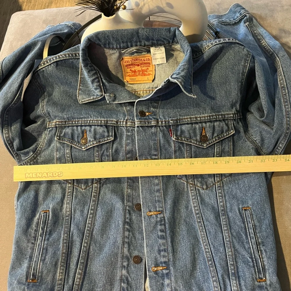 Levi's Vintage Relaxed Light Blue Denim Trucker Jacket Size:Large - Picture 6 of 7